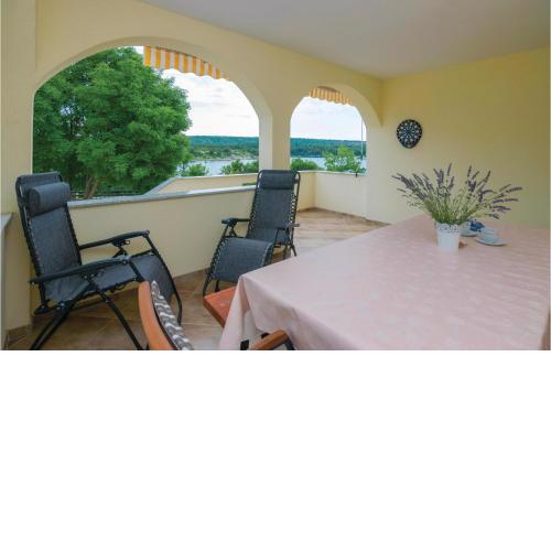2 Bedroom Beautiful Home In Krusevo