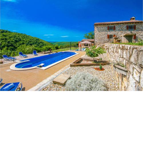 2 Bedroom Beautiful Home In Labin