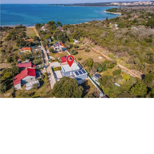 2 Bedroom Beautiful Home In Peroj