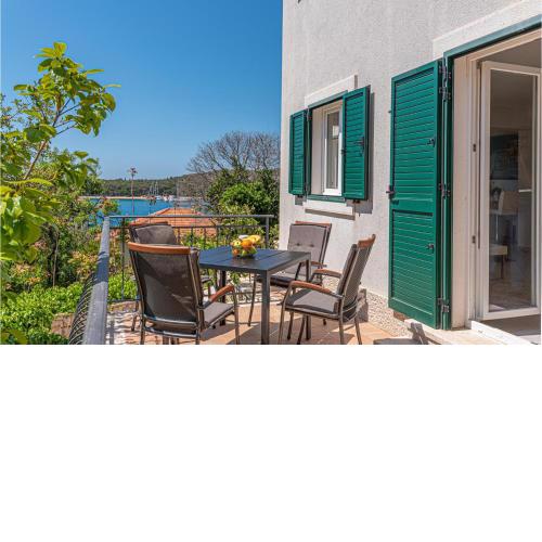 2 Bedroom Beautiful Home In Rogoznica