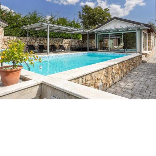 2 Bedroom Beautiful Home In Smrika