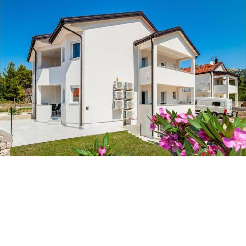 2 Bedroom Cozy Apartment In Banjol