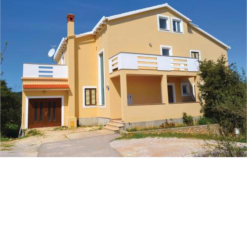 2 Bedroom Cozy Apartment In Kukljica