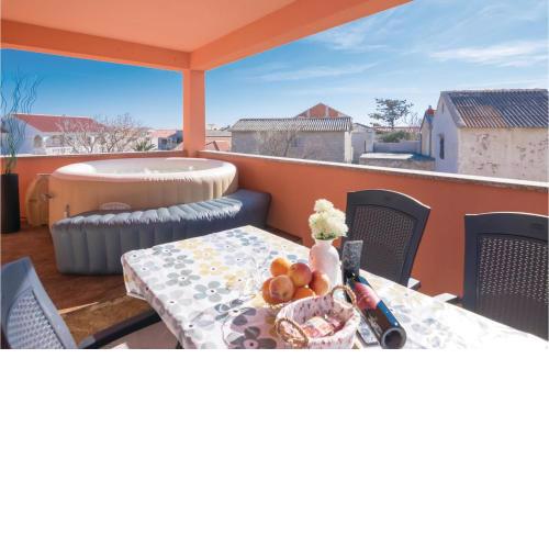 2 Bedroom Cozy Apartment In Povljana