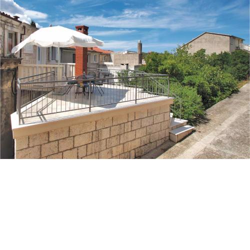 2 Bedroom Cozy Apartment In Racisce