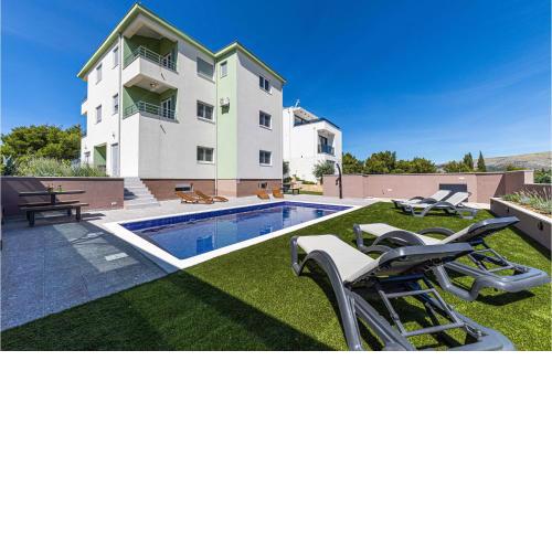 2 Bedroom Cozy Apartment In Saldun