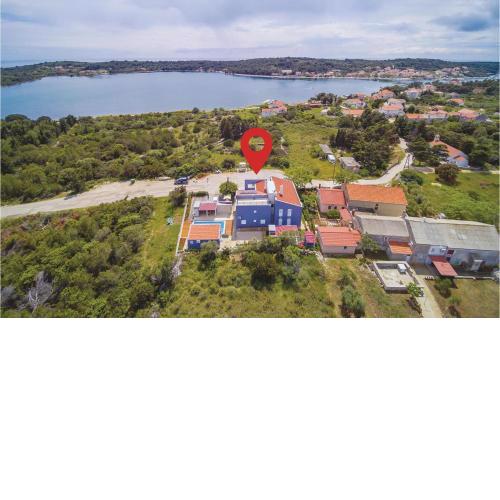2 Bedroom Cozy Apartment In Veli Rat