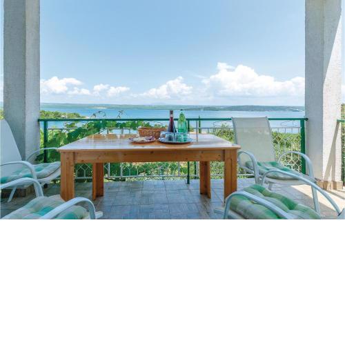 2 Bedroom Gorgeous Apartment In Raslina