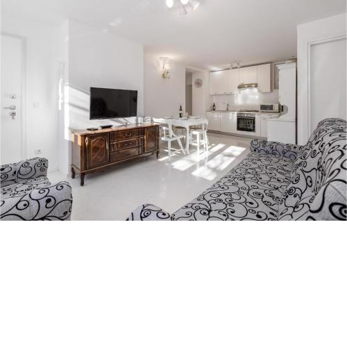 2 Bedroom Gorgeous Apartment In Rijeka