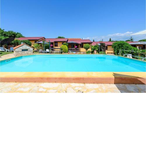 2 Bedroom Gorgeous Apartment In Rovinjsko Selo