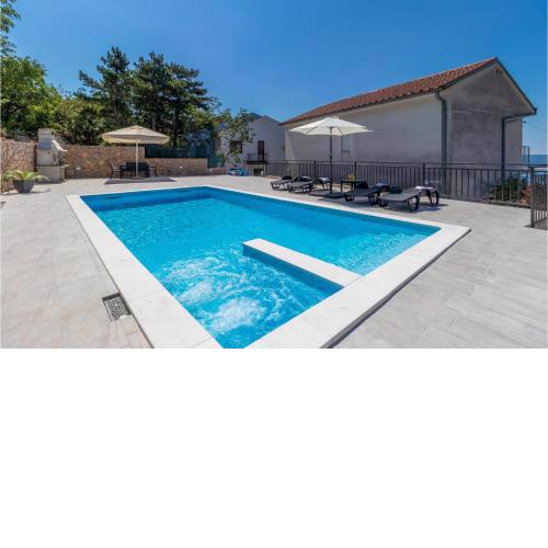 2 Bedroom Gorgeous Home In Dramalj