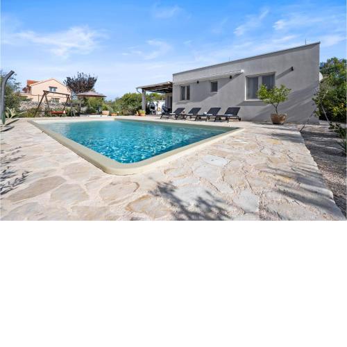 2 Bedroom Gorgeous Home In Jadrija