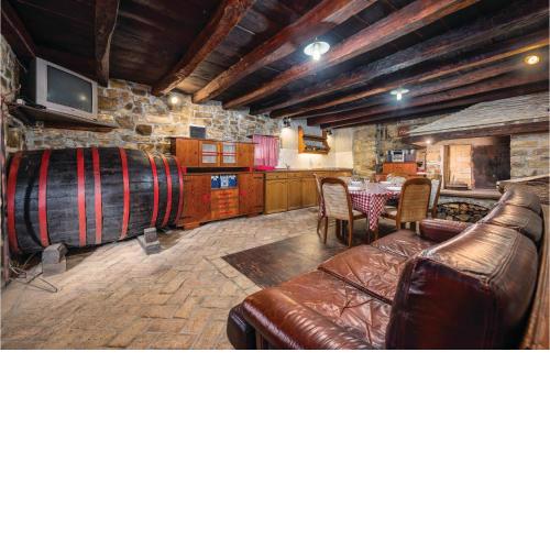 2 Bedroom Gorgeous Home In Marcenagla