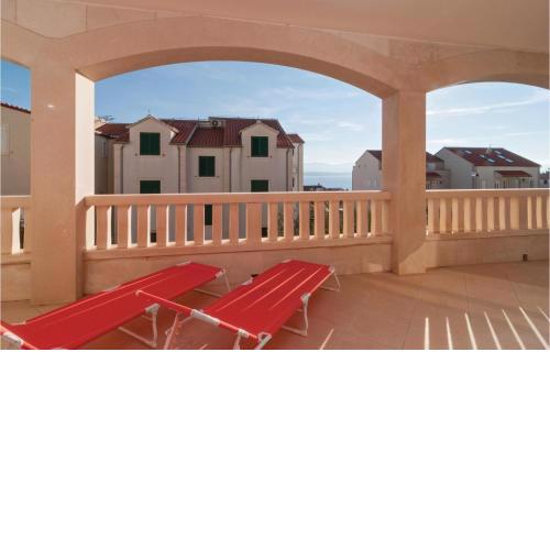 2 Bedroom Lovely Apartment In Bol