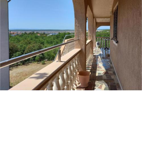 2 Bedroom Lovely Apartment In Jadranovo
