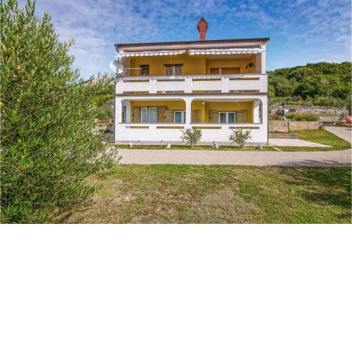 2 Bedroom Lovely Apartment In Jurandvor