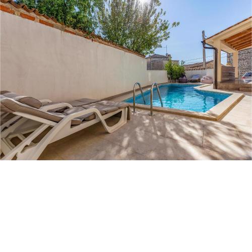 2 Bedroom Lovely Apartment In Medulin