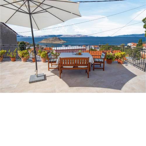 2 Bedroom Lovely Apartment In Sveti Juraj