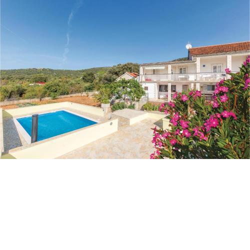 2 Bedroom Lovely Apartment In Vinisce