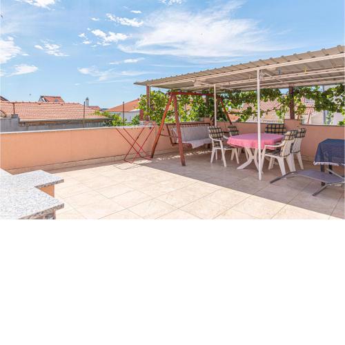 2 Bedroom Lovely Apartment In Vodice