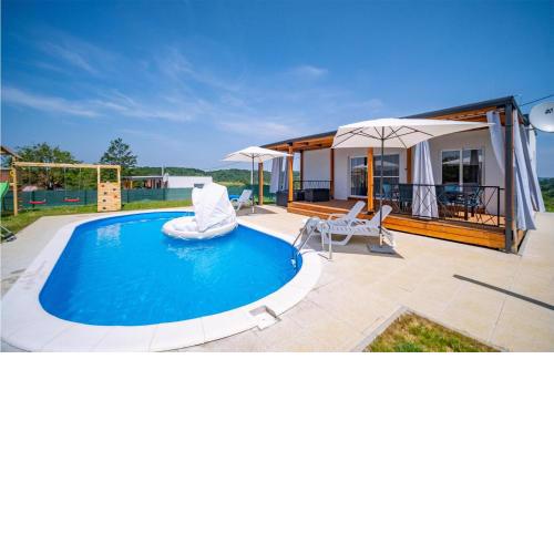 2 Bedroom Lovely Home In Cerovacki Galovici