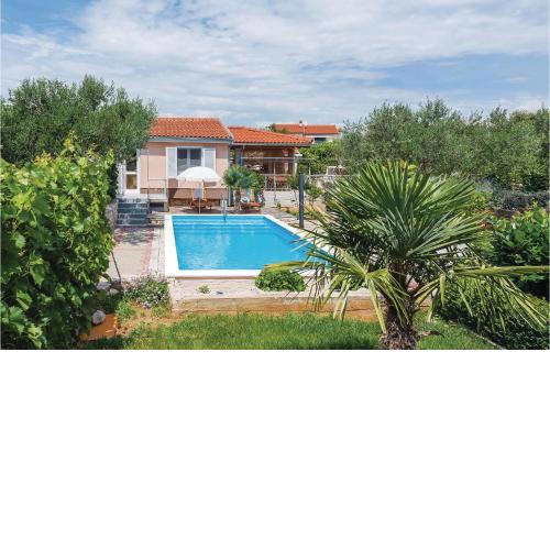 2 Bedroom Lovely Home In Jadrija