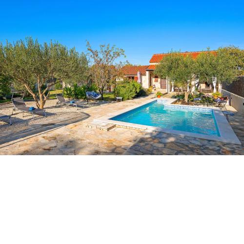 2 Bedroom Lovely Home In Konjevrate