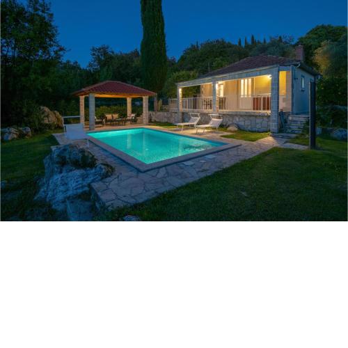 2 Bedroom Lovely Home In Radovcici