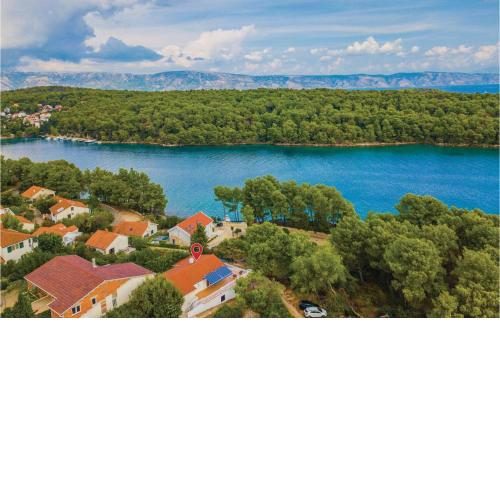 2 Bedroom Lovely Home In Vrboska