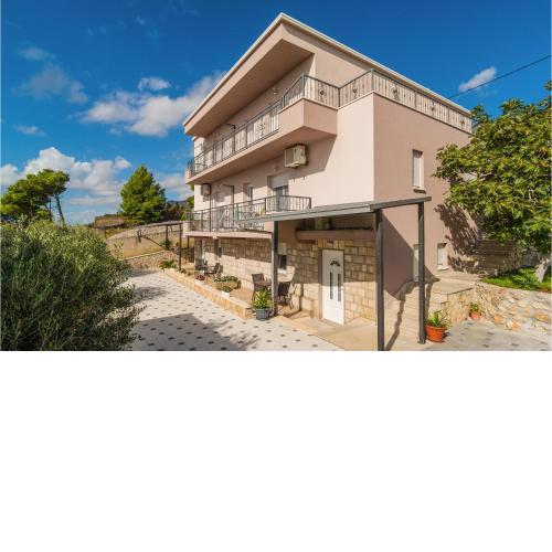 2 Bedroom Nice Apartment In Mali Rat