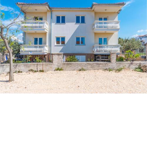 2 Bedroom Nice Apartment In Pakostane