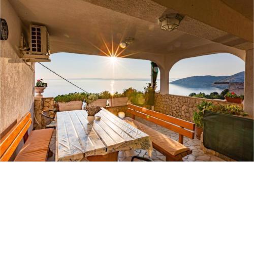 2 Bedroom Nice Apartment In Stara Baska