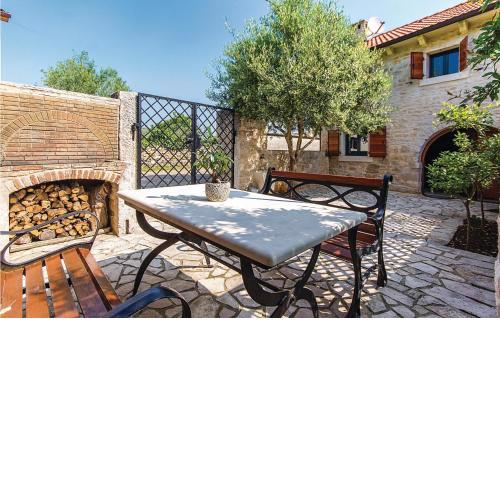 2 Bedroom Nice Home In Krnica