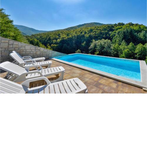2 Bedroom Nice Home In Poljanica Bistranska