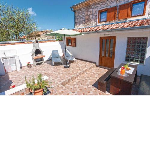 2 Bedroom Nice Home In Rakalj