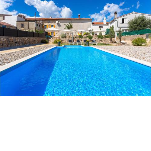 2 Bedroom Pet Friendly Home In Brzac