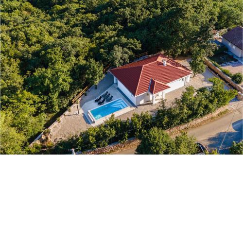 2 Bedroom Pet Friendly Home In Zestilac