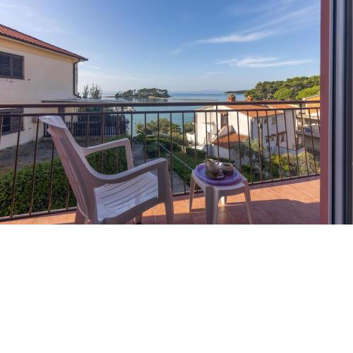2 Bedroom Stunning Apartment In Banjol