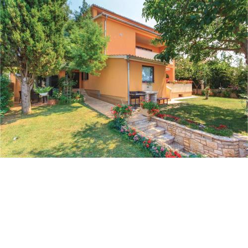 2 Bedroom Stunning Apartment In Fazana