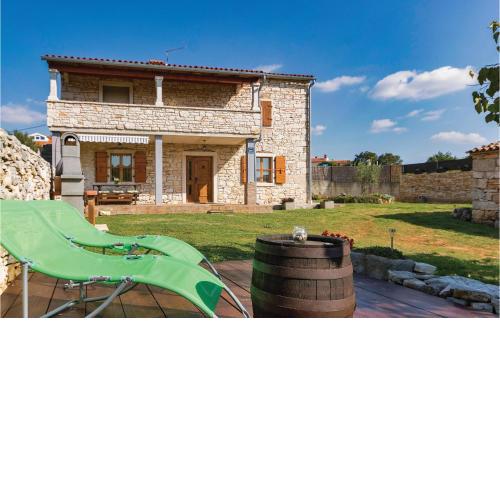 2 Bedroom Stunning Apartment In Fazana