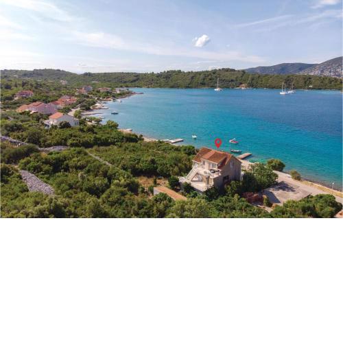 2 Bedroom Stunning Apartment In Racisce