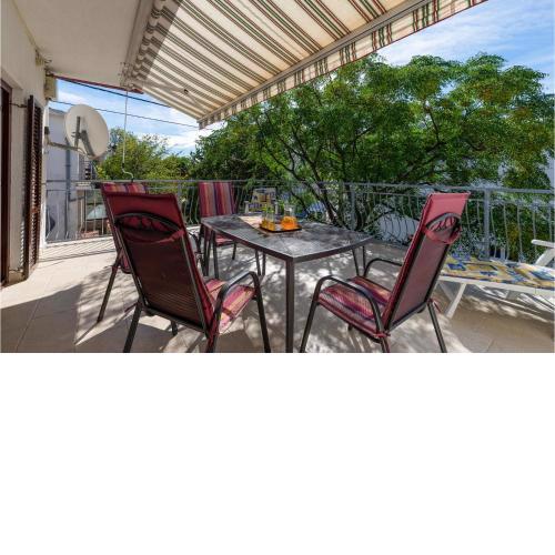 2 Bedroom Stunning Apartment In Starigrad