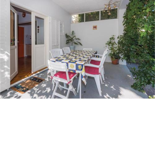 2 Bedroom Stunning Apartment In Vodice