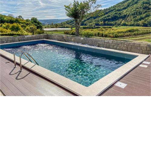 2 Bedroom Stunning Home In Podpican