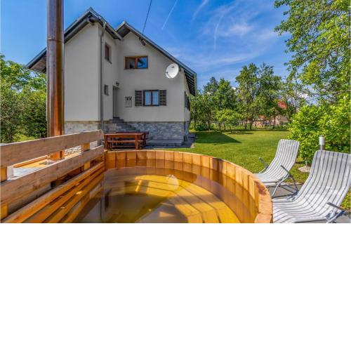2 Bedroom Stunning Home In Rakovicko Seliste