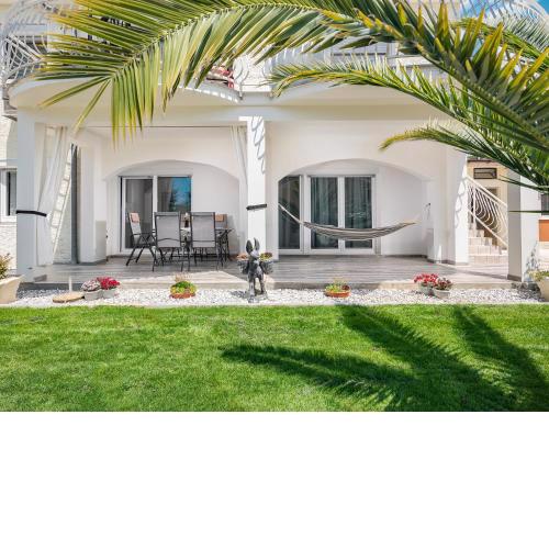3 & 4 bedrooms apartment Simona