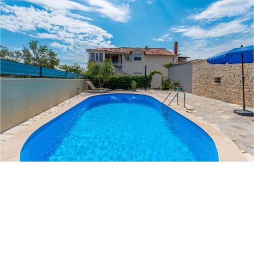 3 Bedroom Amazing Apartment In Banjevci