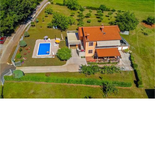3 Bedroom Amazing Apartment In Nedescina