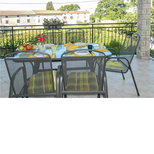 3 Bedroom Amazing Apartment In Susnjici
