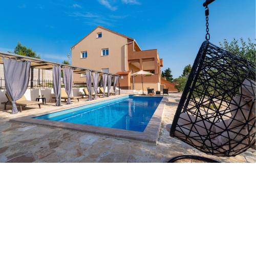 3 Bedroom Amazing Home In Krusevo